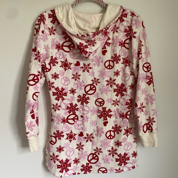PJ Couture Women’s Hooded Pajama Top with Red and Pink Snowflakes/Peace Signs - Picture 2 of 5